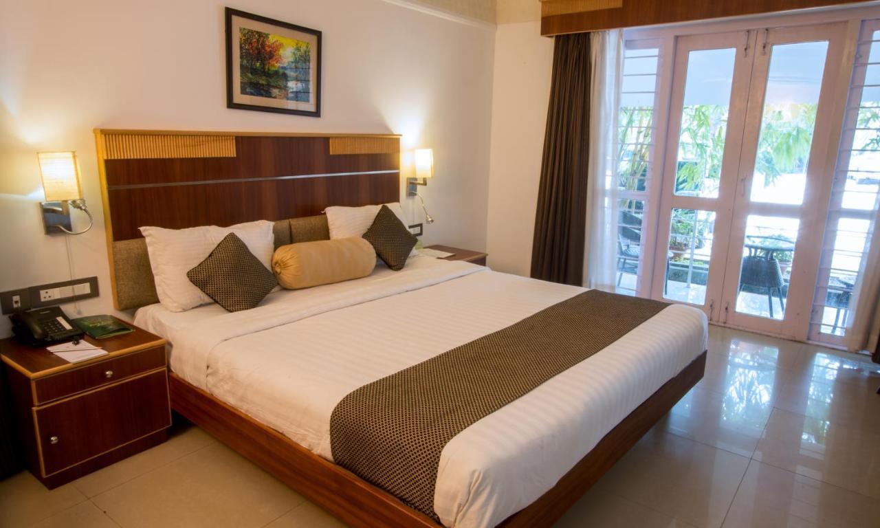 Contour Backwaters Hotel Resort & Convention Centre Ramankari Exterior photo