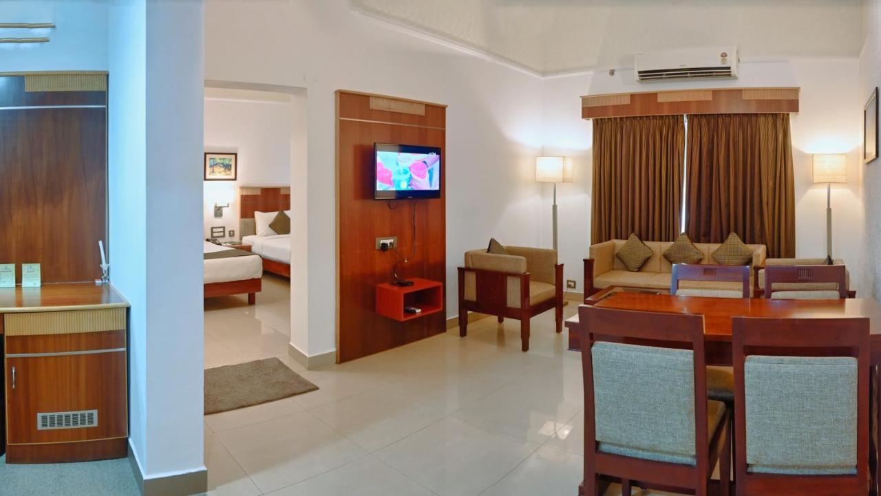 Contour Backwaters Hotel Resort & Convention Centre Ramankari Exterior photo