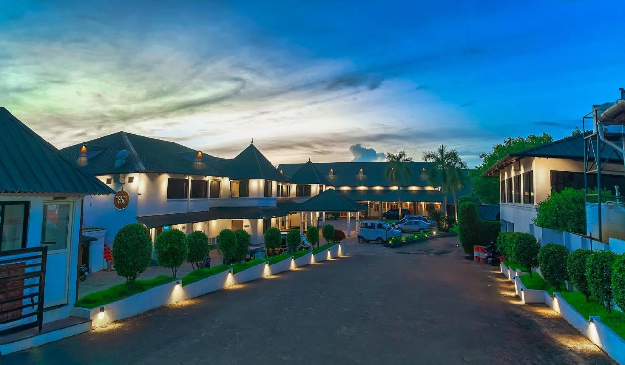 Contour Backwaters Hotel Resort & Convention Centre Ramankari Exterior photo