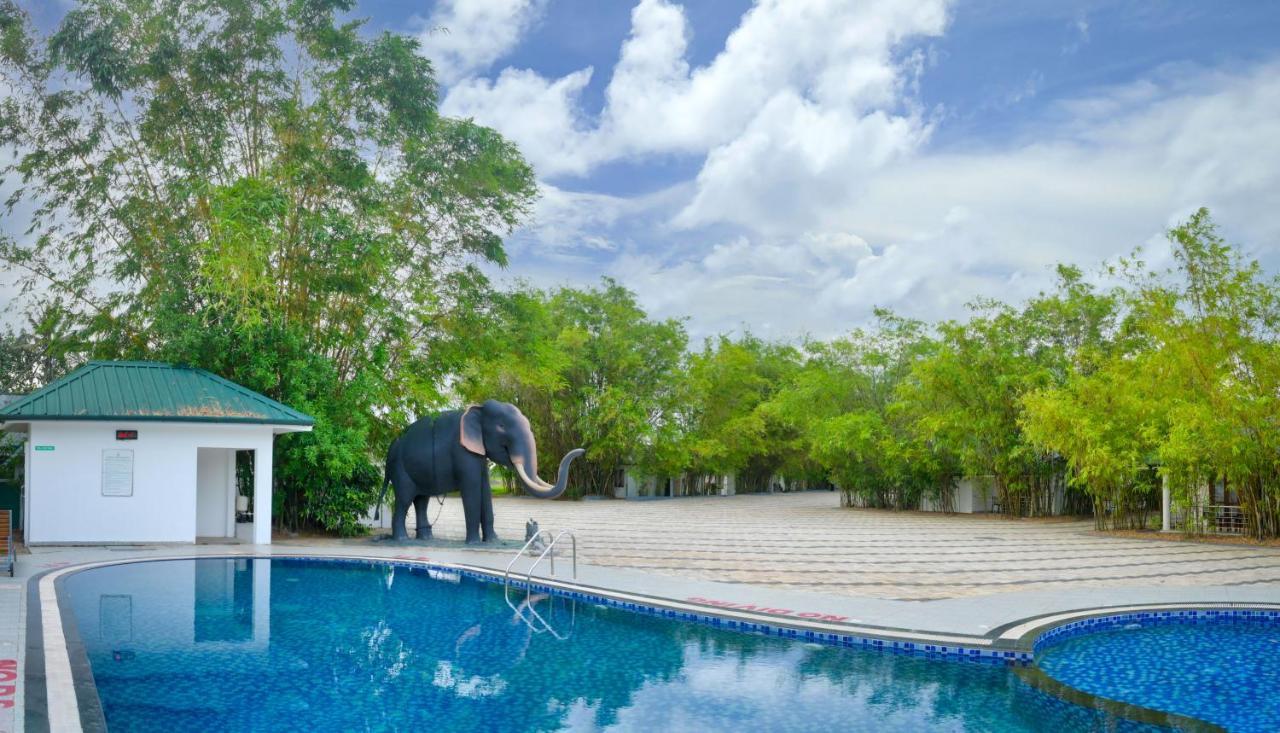 Contour Backwaters Hotel Resort & Convention Centre Ramankari Exterior photo