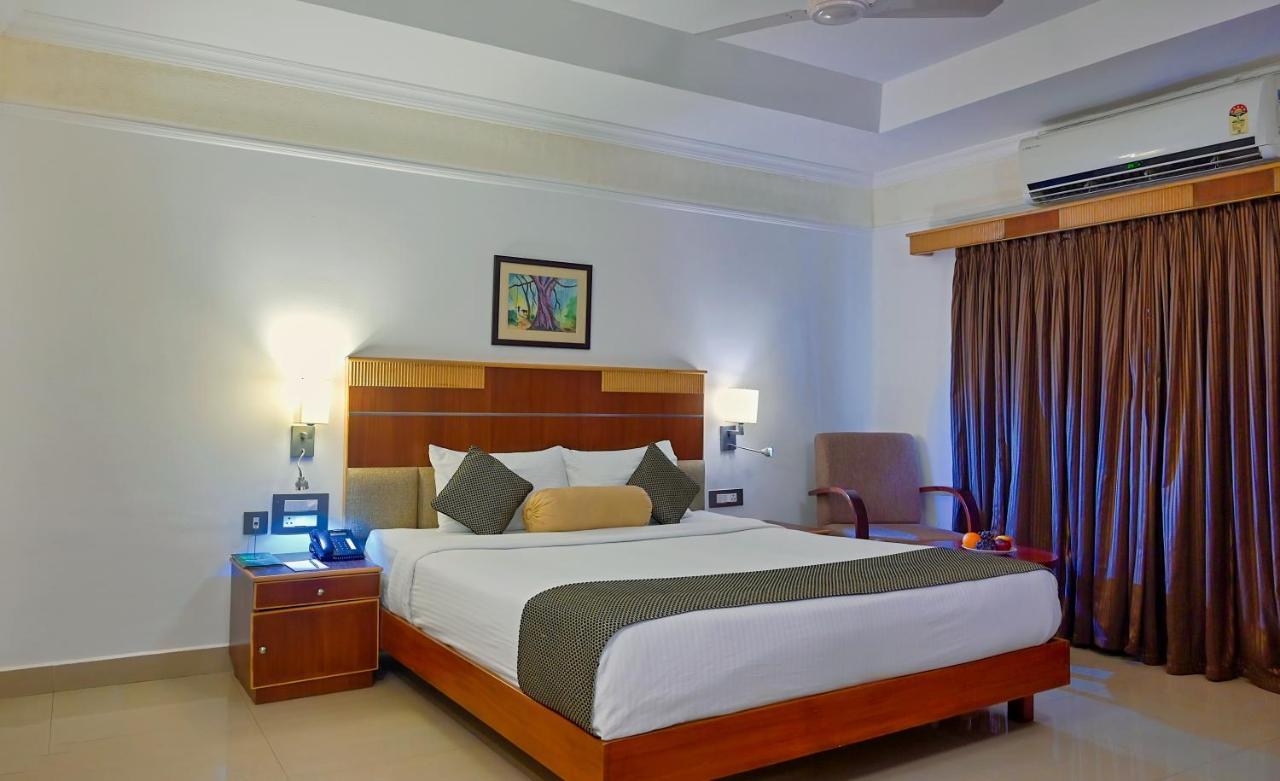 Contour Backwaters Hotel Resort & Convention Centre Ramankari Exterior photo