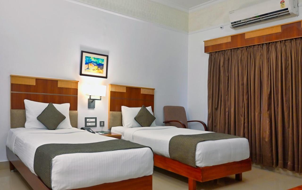 Contour Backwaters Hotel Resort & Convention Centre Ramankari Exterior photo