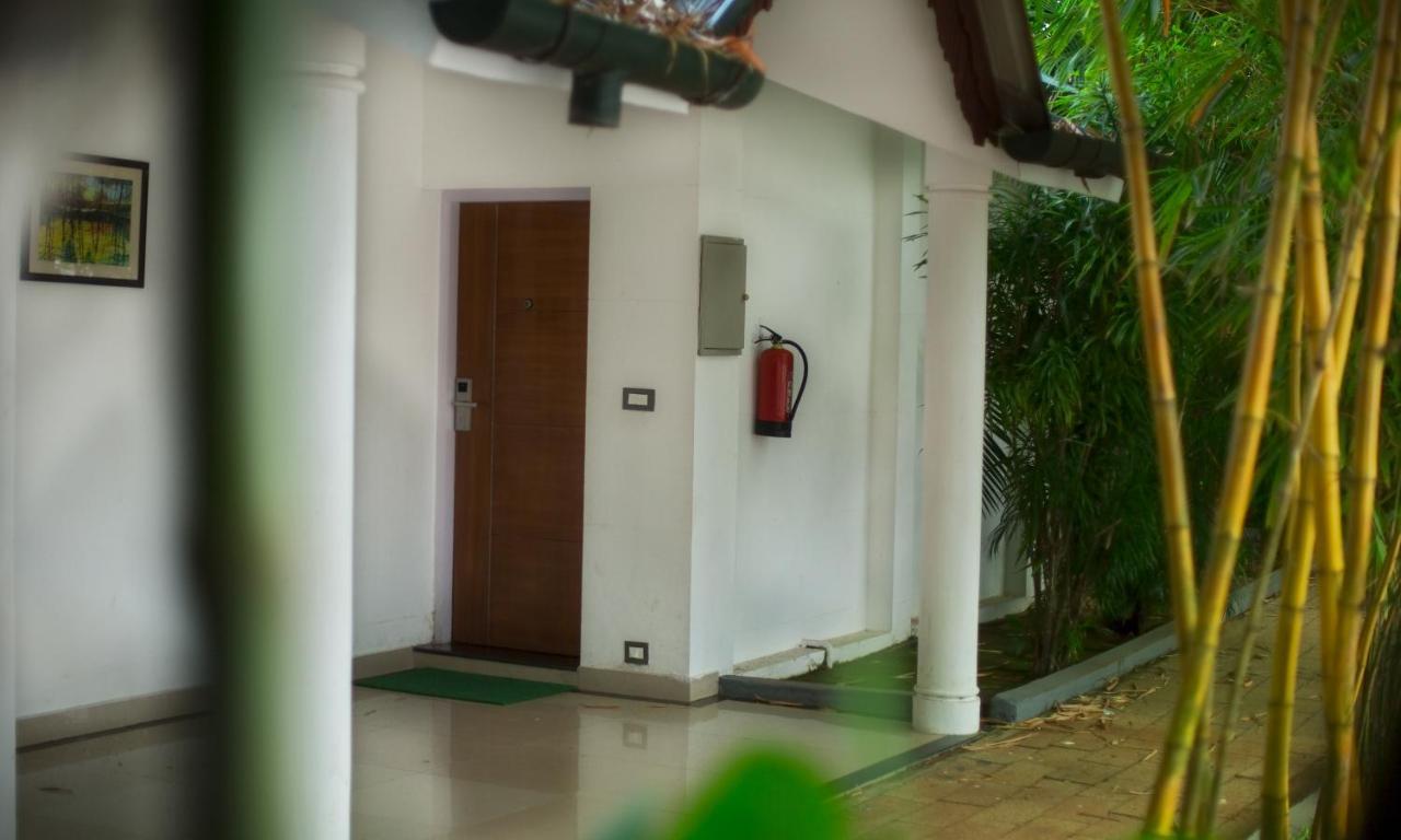 Contour Backwaters Hotel Resort & Convention Centre Ramankari Exterior photo
