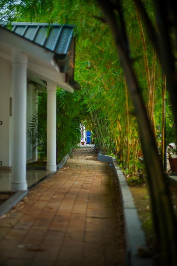 Contour Backwaters Hotel Resort & Convention Centre Ramankari Exterior photo