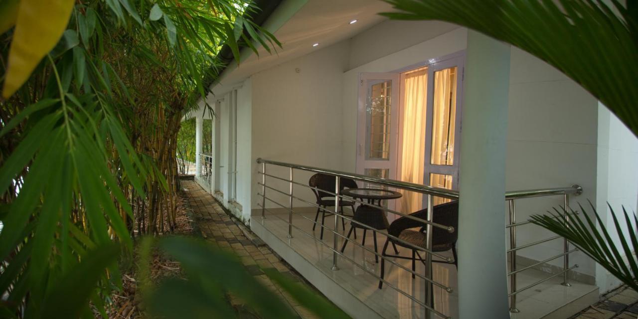 Contour Backwaters Hotel Resort & Convention Centre Ramankari Exterior photo