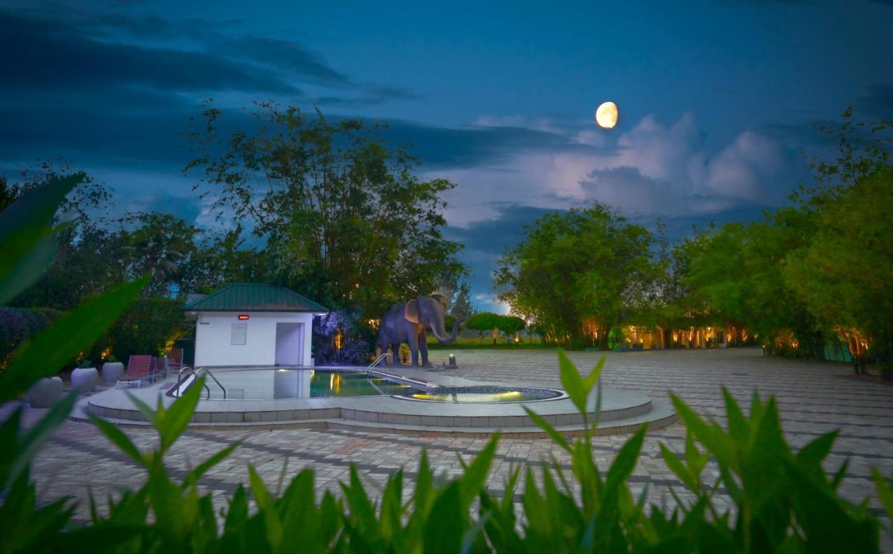 Contour Backwaters Hotel Resort & Convention Centre Ramankari Exterior photo
